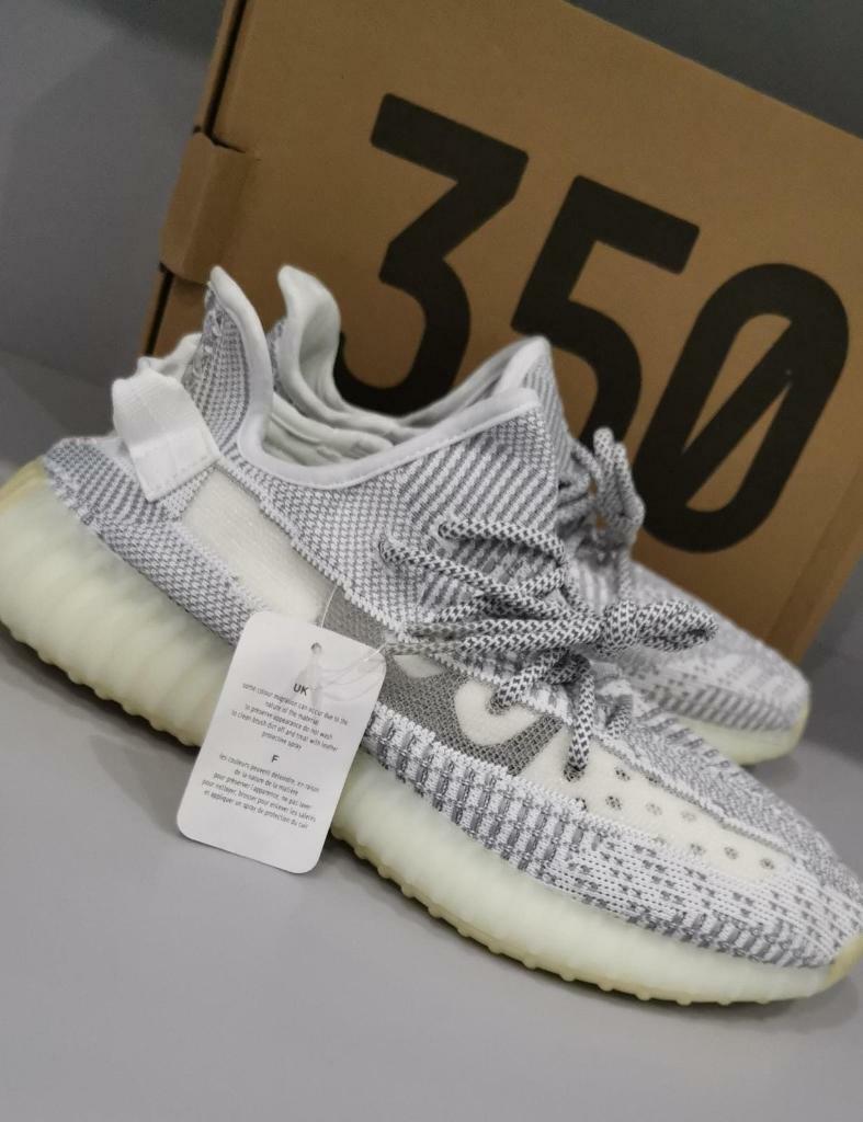 YEEZY BOOST 350 STATIC BLACK Style Feet Cal ados